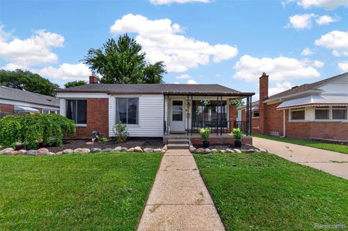 28202 Hollywood St, Roseville, MI, 48066-2598 | Card Image