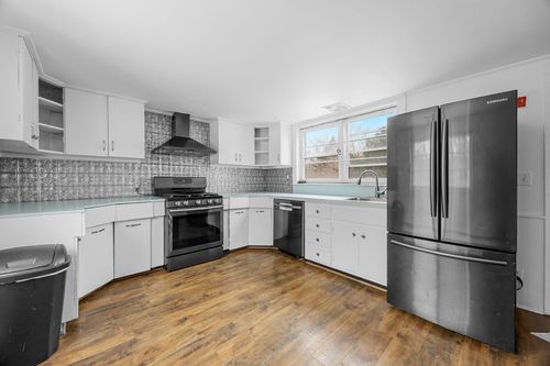 337 S Main St, Centerville, MA, 02632-3537 | Card Image