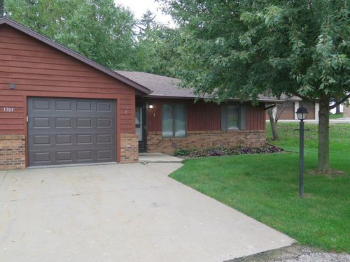 1-1304 Laurel Dr, Decorah, IA, 52101-9678 | Card Image