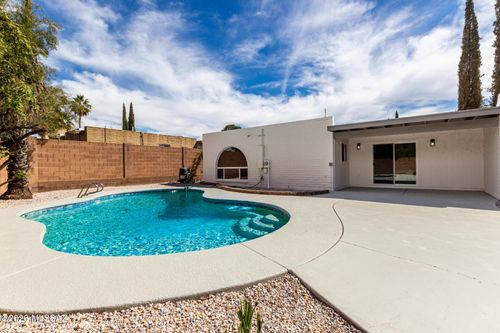 9035 E Berkshire Circle, Tucson, AZ, 85710 | Card Image