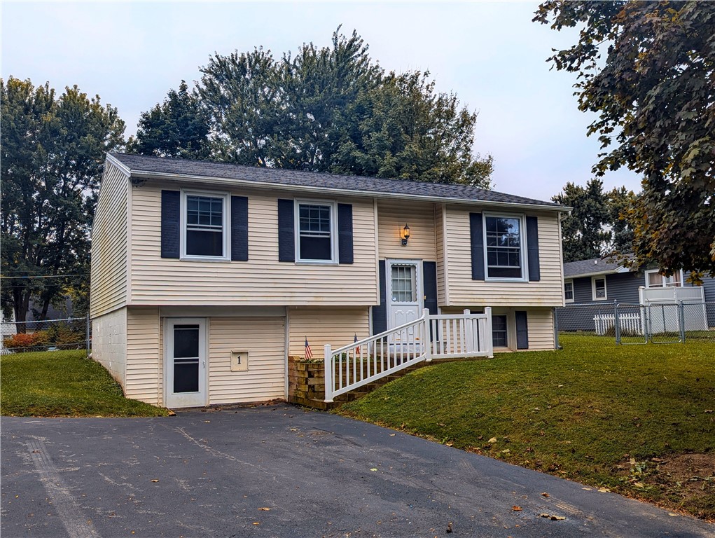 Douglas Dr, Canandaigua, NY 14424