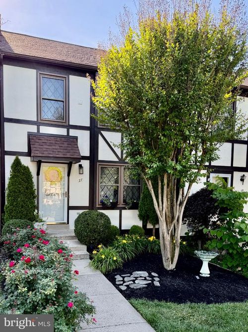 27 Lyndhurst Ct, STERLING, VA, 20165-6022 | Card Image