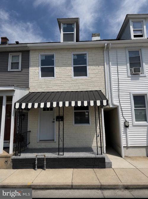 221 E Guilford St, LEBANON, PA, 17046-3923 | Card Image