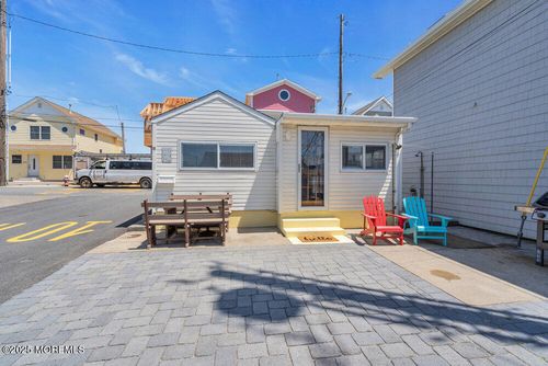 11 E Channel Way, Lavallette, NJ, 08735-1916 | Card Image