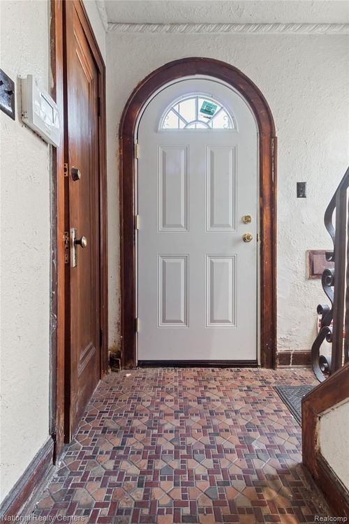 17300 Kentucky St, Detroit, MI, 48221-2407 | Card Image