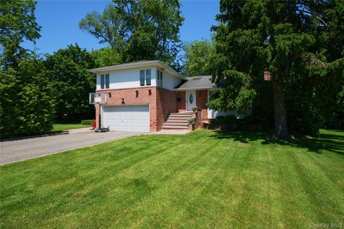 16 Cherrywood Ln, Port Washington, NY, 11050-4533 | Card Image