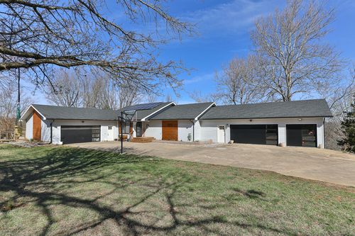 923 E 430th Rd, Bolivar, MO, 65613-8613 | Card Image