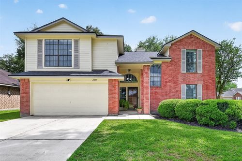 2221 Aberdeen Dr, League City, TX, 77573-4933 | Card Image