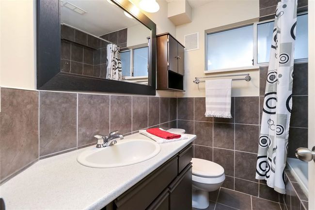 1350 Sutherland Ave, House other with 5 bedrooms, 3 bathrooms and 4 parking in Port Coquitlam BC | Image 30