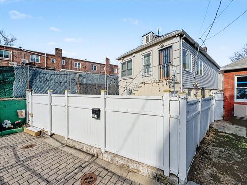 15A Lake Ave, Brooklyn, NY, 11235-2231 | Card Image
