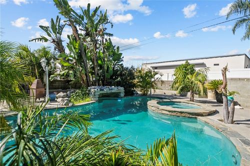 1243 Raymond, Glendale, CA, 91201 | Card Image