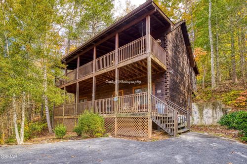 679 Eagles Boulevard Way, Pigeon Forge, TN, 37863 | Card Image
