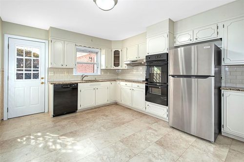 222 Park Ave, Harrison, NY, 10528-4311 | Card Image