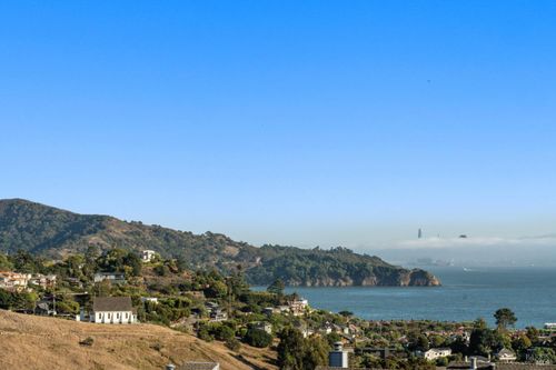 apt-34-28 Marinero Cir, Tiburon, CA, 94920-1644 | Card Image