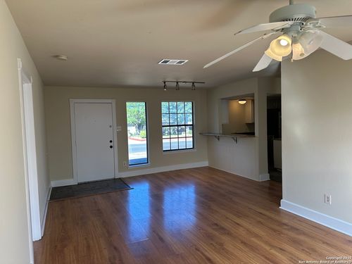 617-617 Oak Park Dr, Boerne, TX, 78006-2928 | Card Image