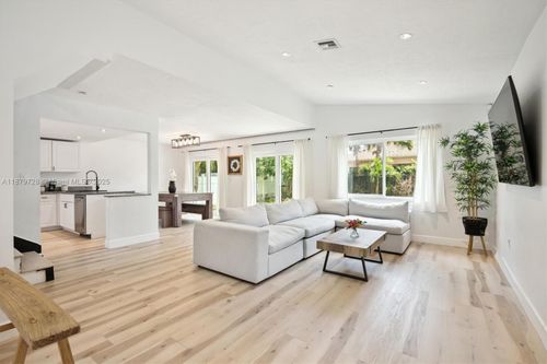 10560 La Placida Dr, Coral Springs, FL, 33065-3746 | Card Image
