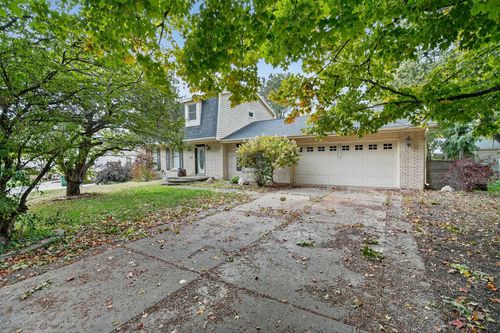 740 40th St, West Des Moines, IA, 50265-3840 | Card Image