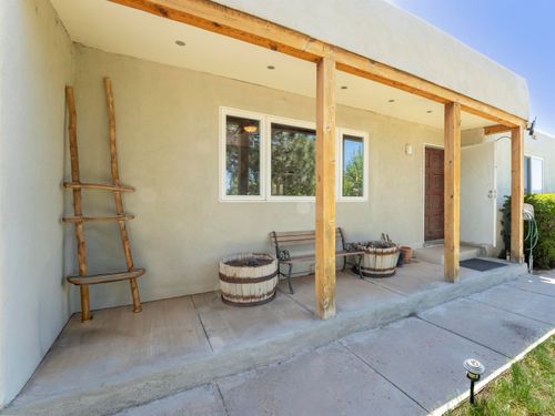 1123 Gusdorf Rd, Taos, NM, 87571-6343 | Card Image
