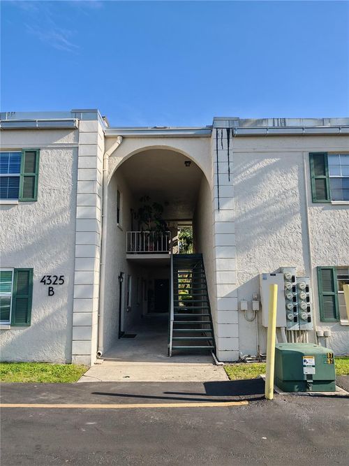 apt-220b-4325 Aegean Dr, TAMPA, FL, 33611-2417 | Card Image