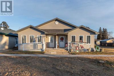 5115 50 St, Home with 2 bedrooms, 1 bathrooms and 2 parking in Strome AB | Image 1