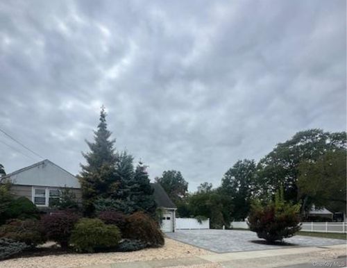 316 Scranton Ave, Lynbrook, NY, 11563-3228 | Card Image