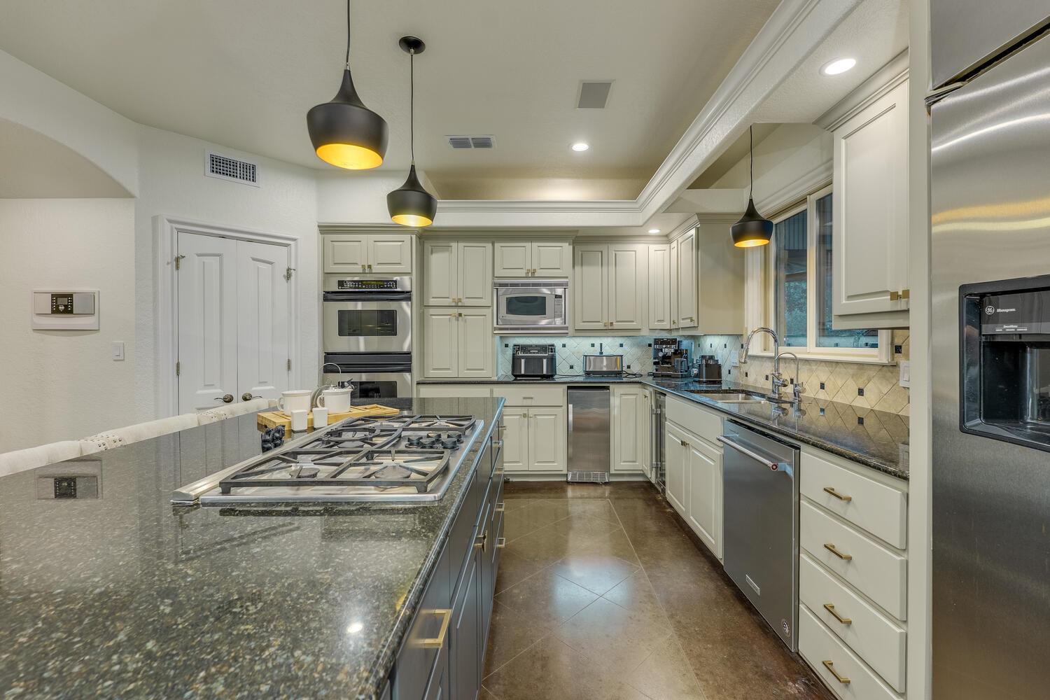 Residential Lease in Spicewood 5