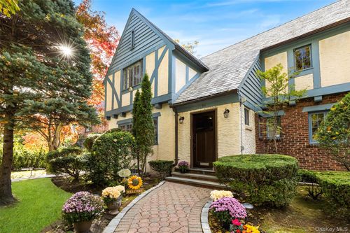 94 Parkway E, Mount Vernon, NY, 10552-1225 | Card Image