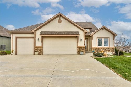 1718 Ne Chapel Woods Dr, Lee's Summit, MO, 64064-4505 | Card Image