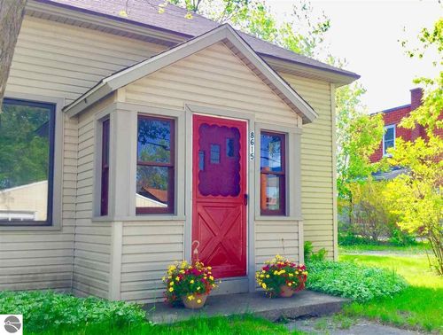 8615 S Maple City Rd, Maple City, MI, 49664-8771 | Card Image
