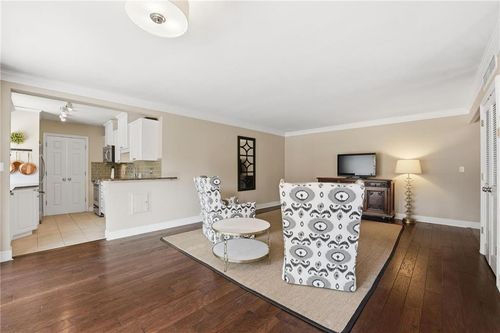 304-310 W 49th St, Kansas City, MO, 64112-3505 | Card Image