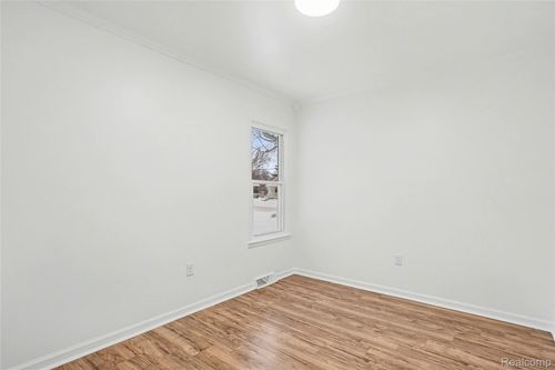 2296 Russell St, Grand Blanc, MI, 48439-4220 | Card Image