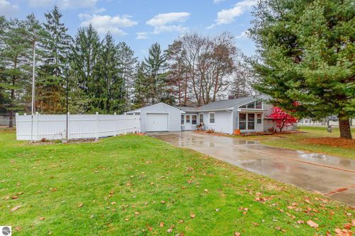 3165 Amelia Ave, Flushing, MI, 48433-2303 | Card Image