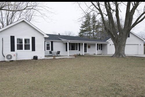 3028 N County Road 150e, Mattoon, IL, 61938-8972 | Card Image