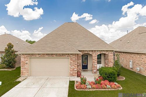 15389 Mossystone Dr, Prairieville, LA, 70769-6440 | Card Image