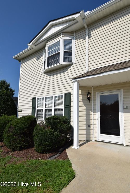j1-2380 Vineyard Dr, Winterville, NC, 28590-9845 | Card Image