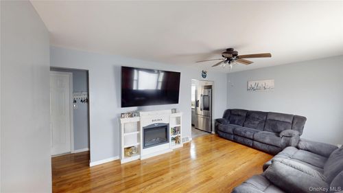 109 Watkins Ave, Middletown, NY, 10940-4518 | Card Image