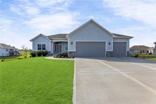 17742 S Myrna Dr, Olathe, KS, 66062-7804 | Card Image