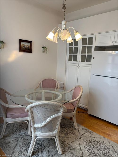 6320 Squire Lake Dr, Flushing, MI, 48433-2381 | Card Image