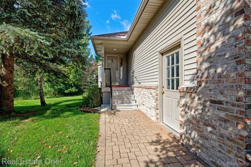 26-195 Inglewood Ct, Linden, MI, 48451-8970 | Card Image