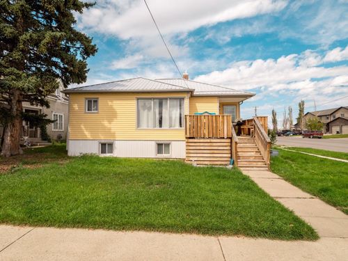 305 2 Ave W, Cardston, AB, T0K0K0 | Card Image