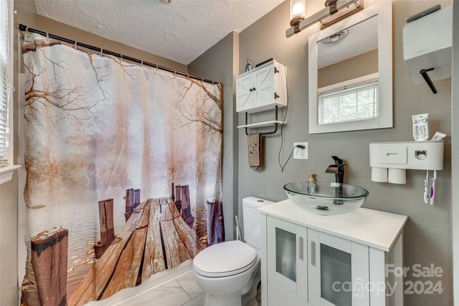 Bathroom Upstairs | Image 12