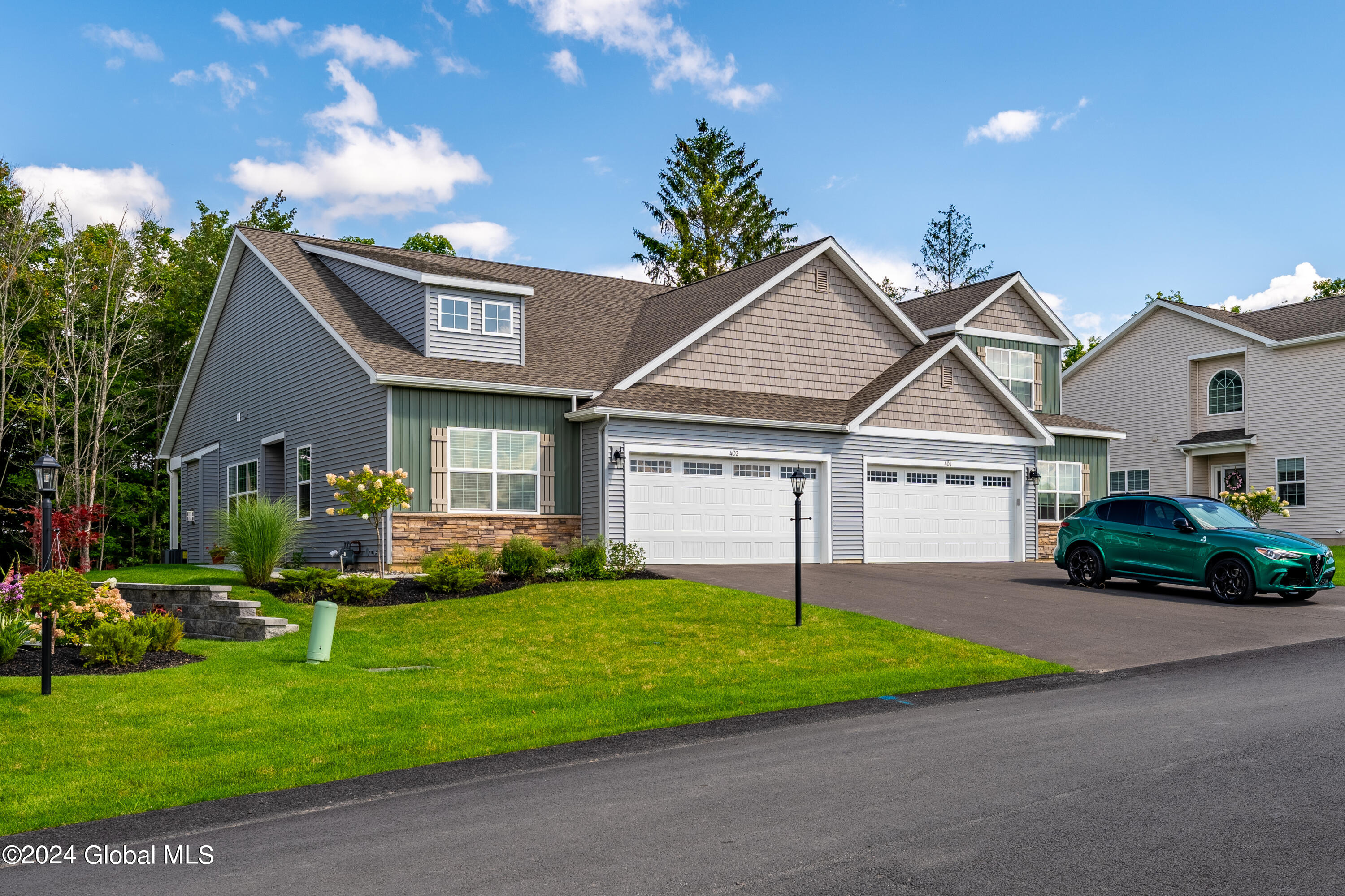 Casale Ct, Troy, NY 12180