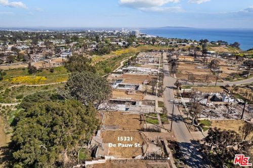 15321 De Pauw St, Pacific Palisades, CA, 90272-4338 | Card Image