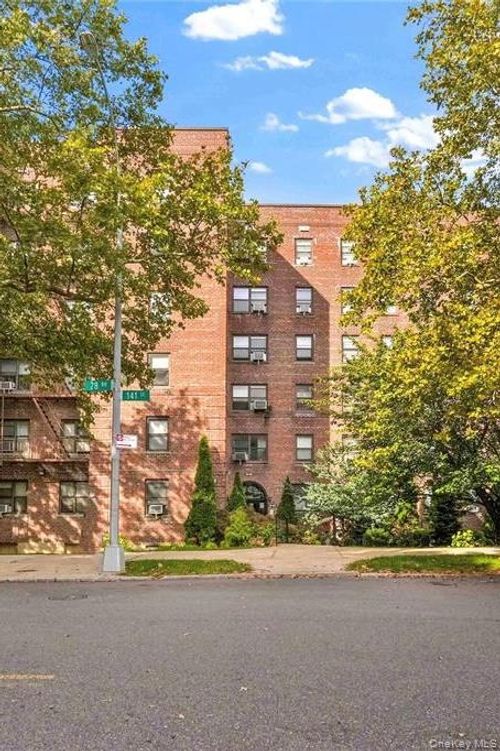 4c-28-08 141st St, Flushing, NY, 11354-1654 | Card Image