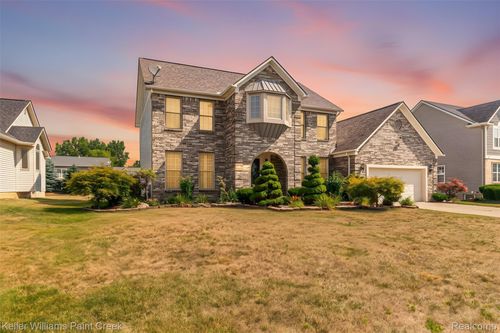 5555 Chatham Ln, Grand Blanc, MI, 48439-9742 | Card Image