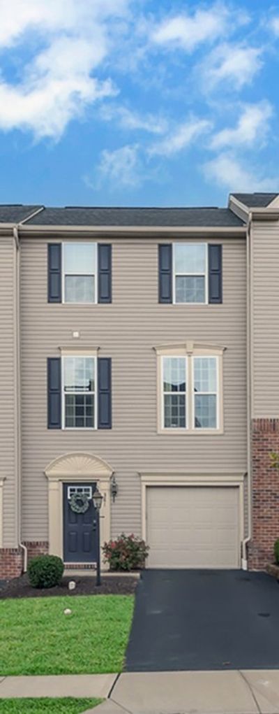 381 Sunrise Drive, Townhouse with 3 bedrooms, 1 bathrooms and 1 parking in Carnegie PA | Image 2