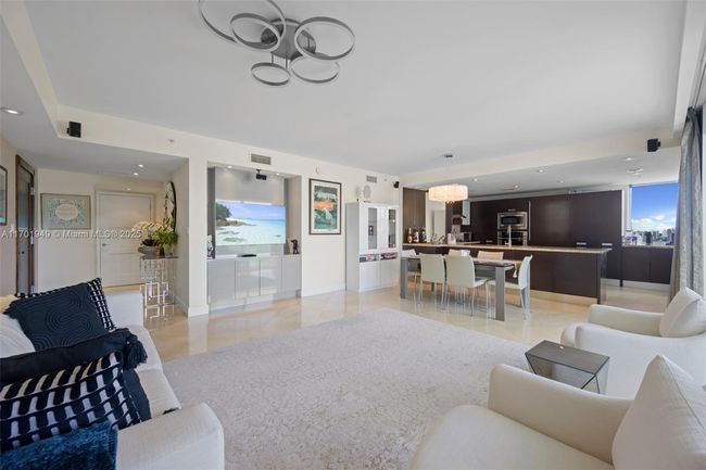 APT-1012 - 19400 Turnberry Way, Condo with 3 bedrooms, 3 bathrooms and null parking in Aventura FL | Image 5