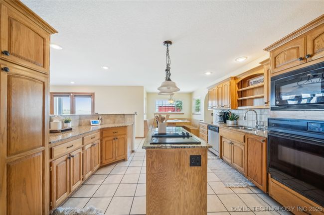 28002 Us 75 Hwy, House other with 4 bedrooms, 4 bathrooms and null parking in Ochelata OK | Image 19