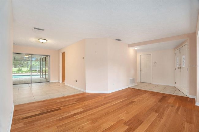 13310 Golf Crest Cir, House other with 6 bedrooms, 3 bathrooms and null parking in TAMPA FL | Image 7