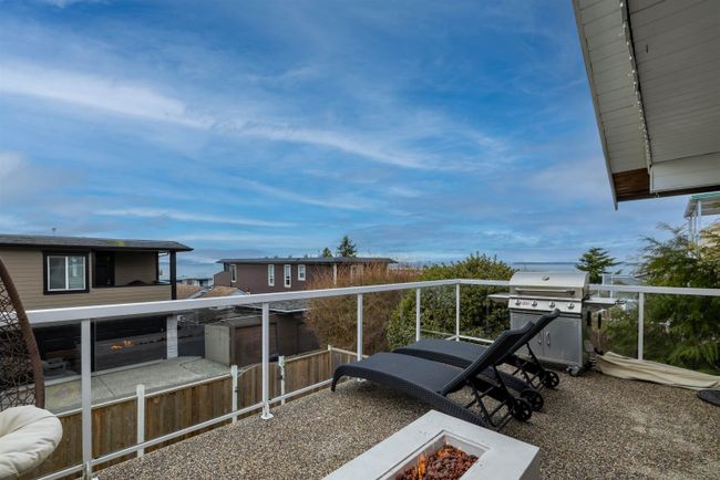 15170 Beachview Avenue, House other with 4 bedrooms, 2 bathrooms and 2 parking in White Rock BC | Image 16